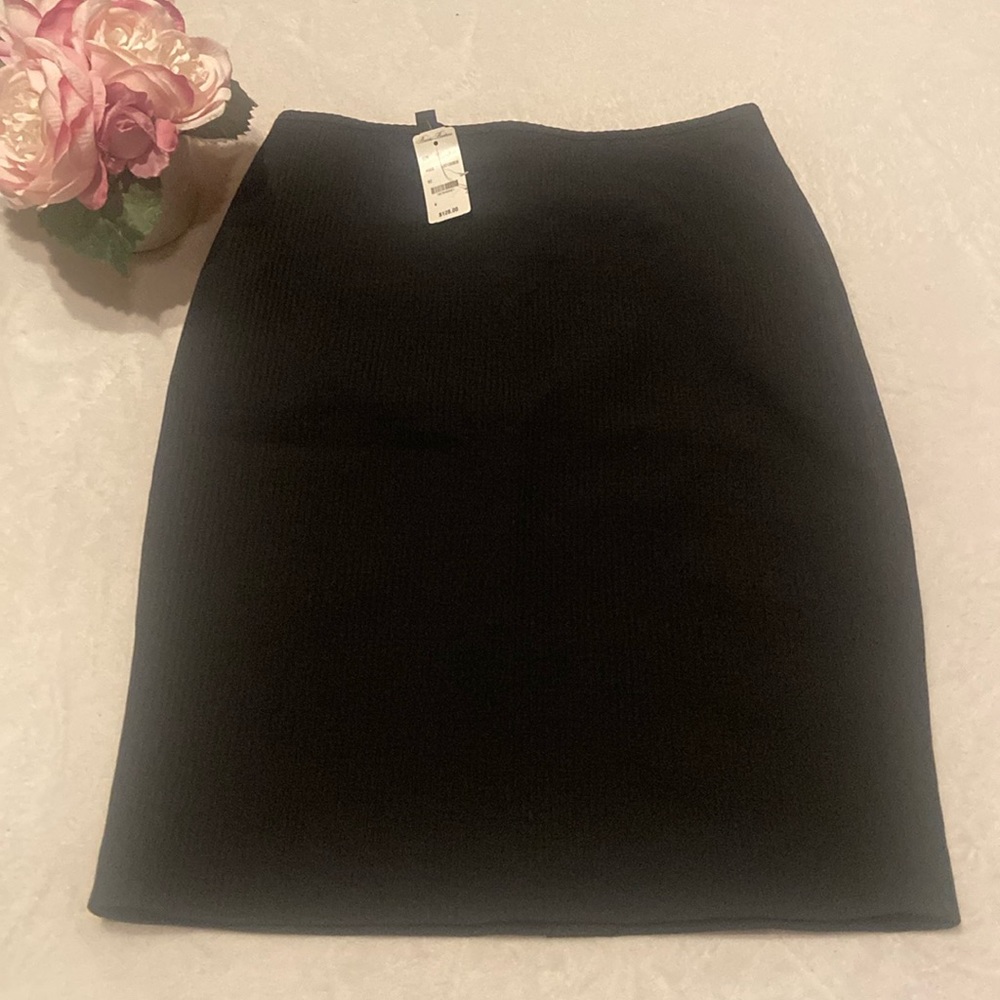 BROOKS BROTHERS NWT Size 4 Ribbed Black Skirt